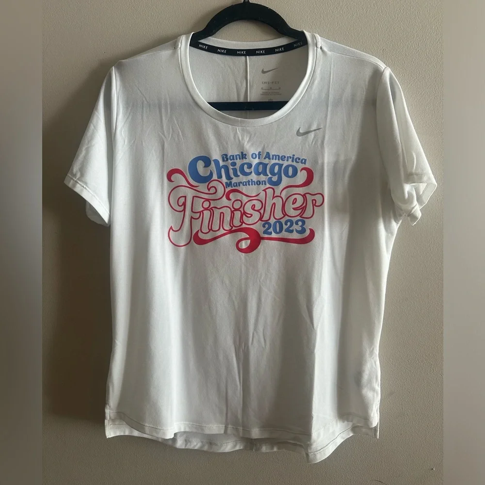 🌟Nike Women’s White Chicago Marathon Finisher 2023 Tee Size L NWT